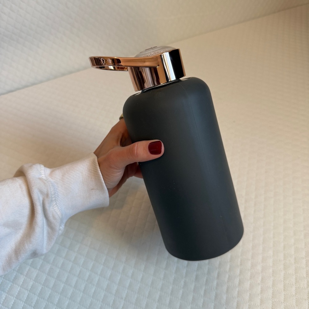 Apana Glass Water Bottle Grey Gray Silicone Cover Crystal Top with Handle 32oz